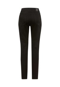 Unos jeans ajustados negros con una textura de tela suave, diseño de cinco bolsillos y una etiqueta de marca en la cinturilla. La vista trasera muestra costuras de yugo moldeadas.
