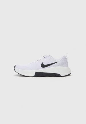 Baltie sporta apavi ar sietveida augšdaļu, melnu Nike swoosh un teksturētu melnu zoli. Iezīmēta ar noapaļotu purngalu un mīkstinātu papēža dizainu.