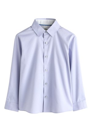 Lyseblå langærmet skjorte med knapper og spids krave samt mønstret inderside af kraven, vist på hvid baggrund.