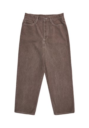Brune denimbukser med lige snit, udstyret med kontrasterende hvid syning og en standard talje med knaplukning foran.