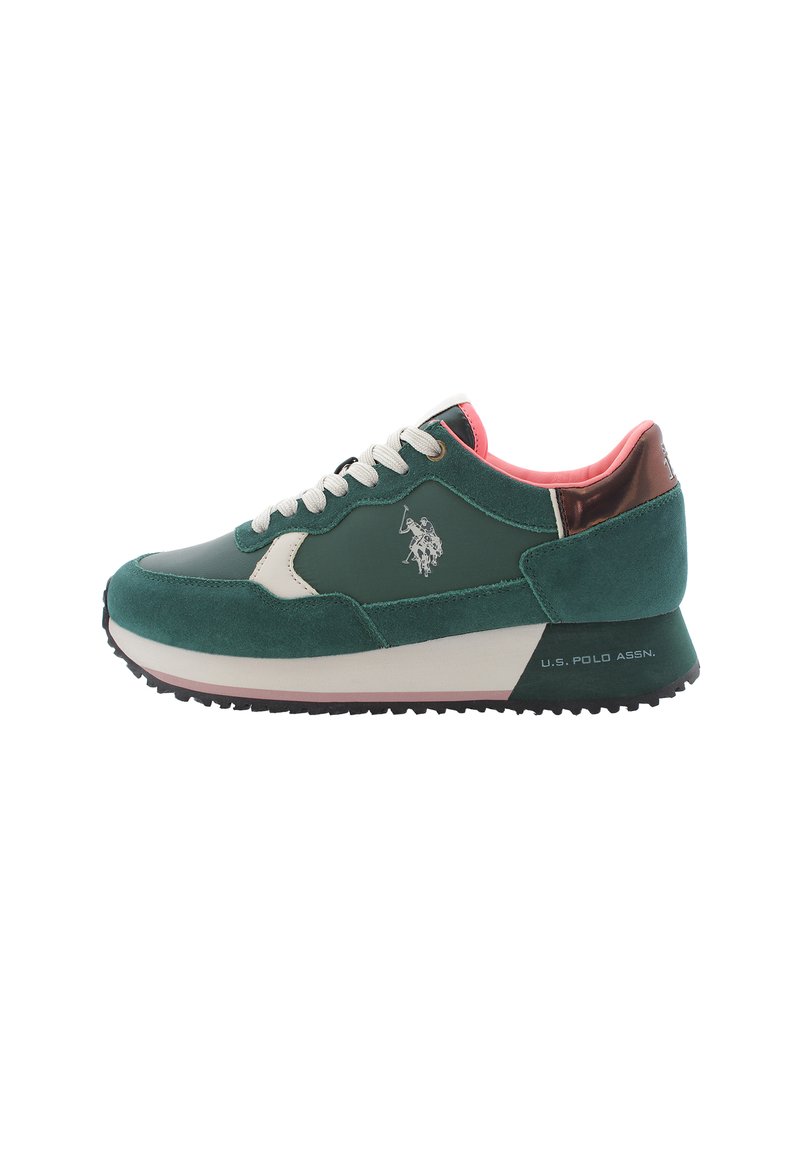 Zielone zamszowe i skórzane sneakersy z białymi akcentami, różowym wnętrzem i gumową podeszwą. Posiadają logo U.S. Polo Assn. po boku.