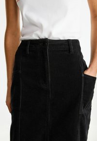 Next COLUMN  - Maxinederdele - black