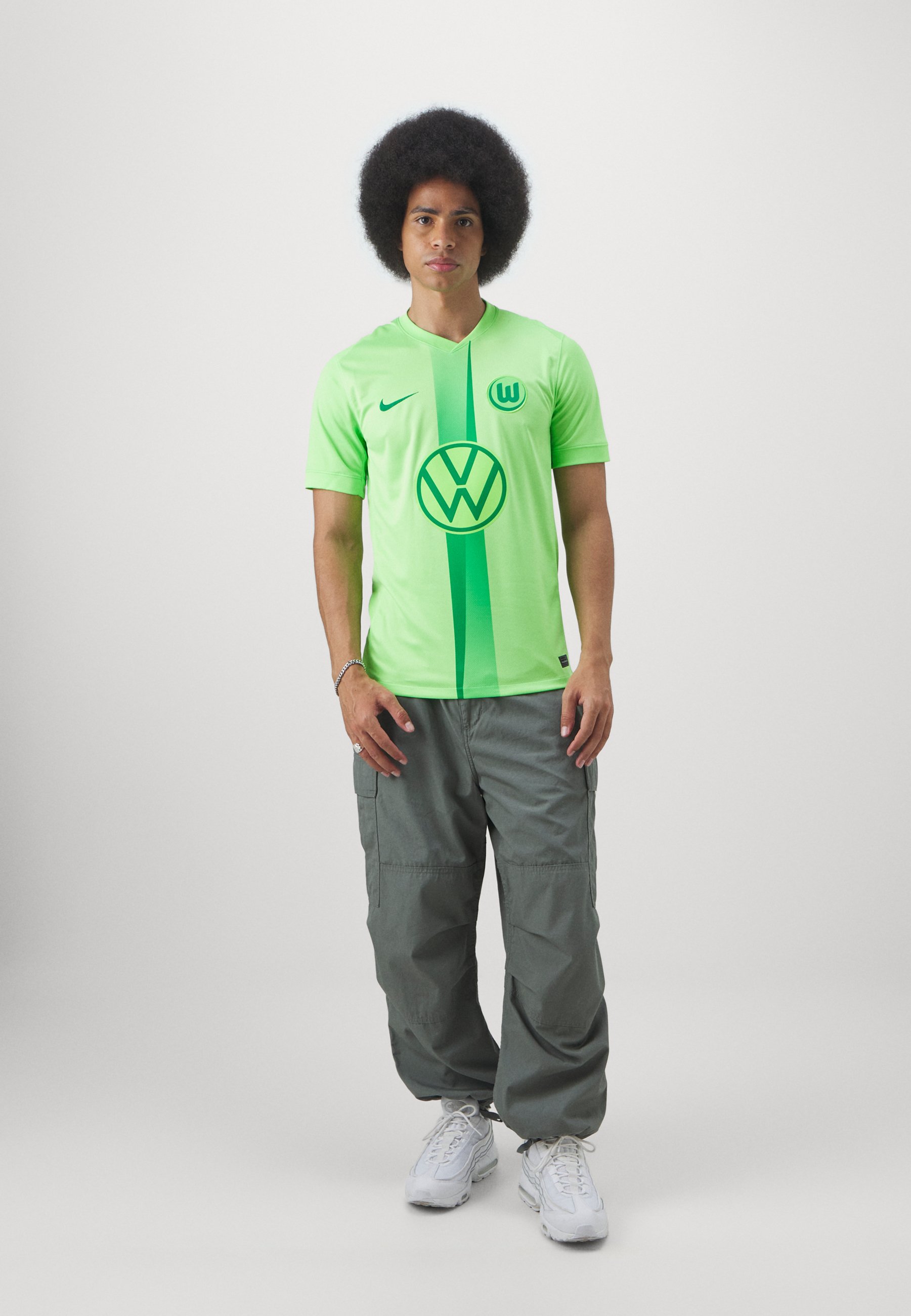 【正規品】Wolfsburg Madlung 17番 Nike BNWT 正規品】Wolfsburg Madlung 17番 Nike BNWT