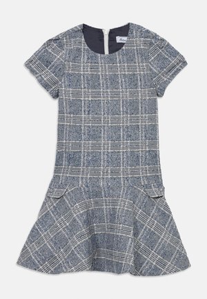 Vestido de mangas curtas em padrão xadrez azul e branco, com saia rodada, decote redondo e fecho com zipper nas costas.