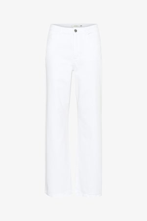 Vita vida byxor i denim. Har knäppning och traditionell femficksdesign. Slät textur med en ren finish.