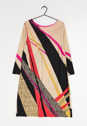 Abito a maniche lunghe con base beige caratterizzato da strisce diagonali multicolori in rosa, nero, rosso e giallo, arricchito da dettagli in stampa leopardata.