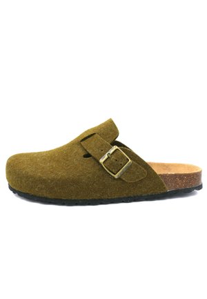 Sabot en feutre marron avec une large sangle et une boucle en laiton. Bout arrondi, semelle intermédiaire en liège et semelle extérieure en caoutchouc noir texturé. Design simple et facile à enfiler.