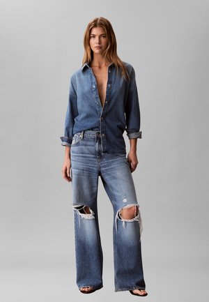 Calvin Klein Jeans, BAGGY - Φαρδύ τζιν - slashed indigo