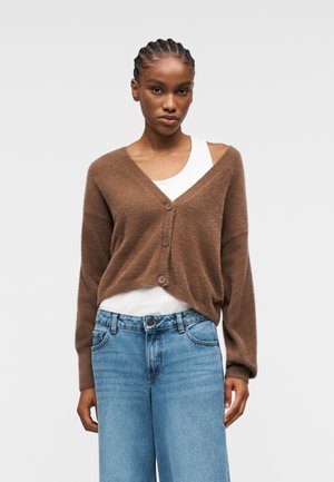 PLUZY - Neuletakki - brun