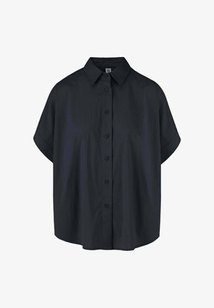 Schwarzes kurzärmeliges Hemd mit Knöpfen, Kragen und lockerem Schnitt, auf weißem Hintergrund dargestellt.