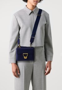 Coccinelle ARLETTIS SIGNATURE - Rankinė - royal blue