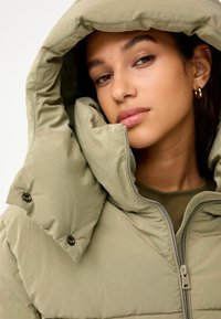 Next HOODED PADDED - Zimný kabát - sage green