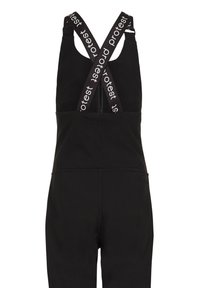 Salopette nera con bretelle elastiche incrociate stampate con la parola "protest" in bianco.
