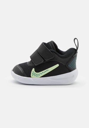 OMNI MULTI-COURT UNISEX - Obuwie do biegania treningowe - black/barely volt/bright spruce/white