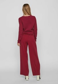 VILA VIVARONE HW WIDE - NOOS - Pantalones - beet red