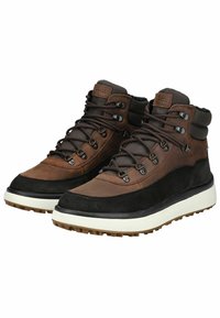 Scarponi da trekking in pelle marrone e materiale sintetico con collo imbottito, design con lacci, accenti neri e una suola in gomma bianca con battistrada testurizzato.