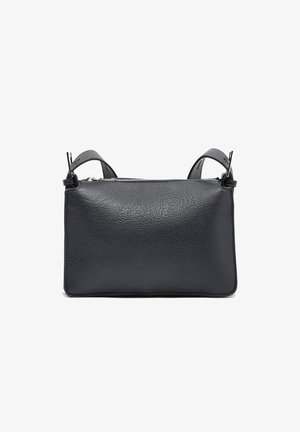 Zwarte rechthoekige leren crossbodytas met korrelige textuur, ritssluiting aan de bovenkant en verstelbare schouderriemlusjes.