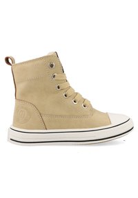 Beige high-top sneaker van suede, met metalen oogjes, beige veters, witte rubberen neuskap en zwart gestreepte zool. Logo aan de zijkant.