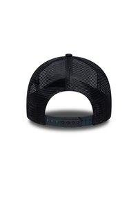 Μαύρο καπέλο μπέιζμπολ από δίχτυ με στρογγυλεμένη πίσω πλευρά και ρυθμιζόμενο κούμπωμα τύπου snap, σχεδιασμένο για αερισμό και σταθερότητα.