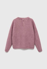 Pull en maille mauve avec des manches longues, texture côtelée et deux boutons au niveau de l'encolure au dos, présenté à plat sur fond gris clair.