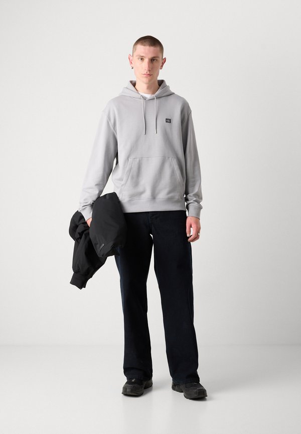 BADGE HOODIE - Sweatshirt - formal gray3