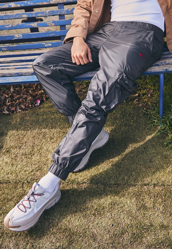 LIVERPOOL FC TECH PANTS - Club wear