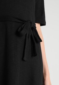 Object Robe pull - black