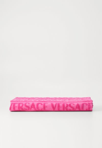 Versace BATH TOWEL I HEART BAROQUE - Pludmales dvielis - fuxia