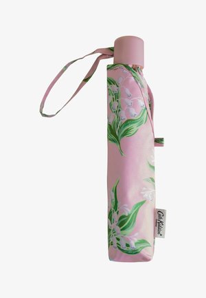 Roza cvetna zaščitna prevleka za dežnik, okrašena z belimi zvončki in zelenimi listi, s usklajenim roza ročajem in trak za nošenje.