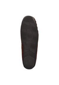Pantofole in suede marrone con suola in gomma. La suola presenta un motivo testurizzato per la presa e la durabilità.