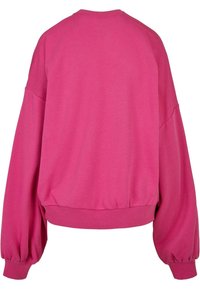 Sweat-shirt rose vif à manches longues avec poignets et ourlet côtelés, vu de dos sur fond blanc.