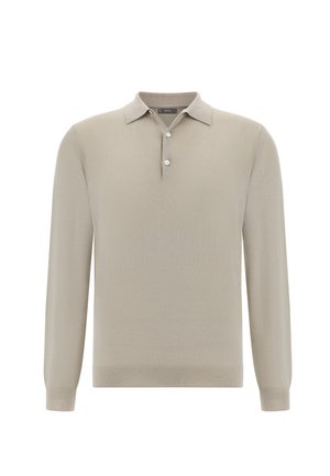 Polo de manga larga en color beige, confeccionado con una tela de punto suave, que presenta una tapeta de tres botones y puños y dobladillo acanalados.