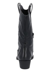 Botas de vaquero de cuero negro con punta afilada, costuras decorativas y un tacón corto apilado. Detalle de cremallera en el lateral.