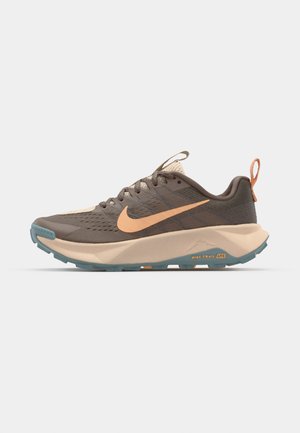 Nike Performance REACTX WILDHORSE 10 - Maastojuoksukengät - brown/orange chalk/cave stone/cannon/pearl white