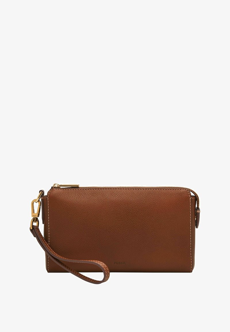 Brązowa skórzana kopertówka o fakturze kulistej, z elementami z złotego metalu, zamkiem błyskawicznym i odpinanym paskiem na nadgarstek.