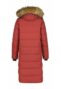 Rote Daunenjacke mit einem mit Fell besetzten Kapuze, gestepptem Design, langen Ärmeln und schwarzen Akzenten an den Bündchen. Rückansicht gezeigt.