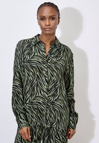 Unausgewählt, khaki