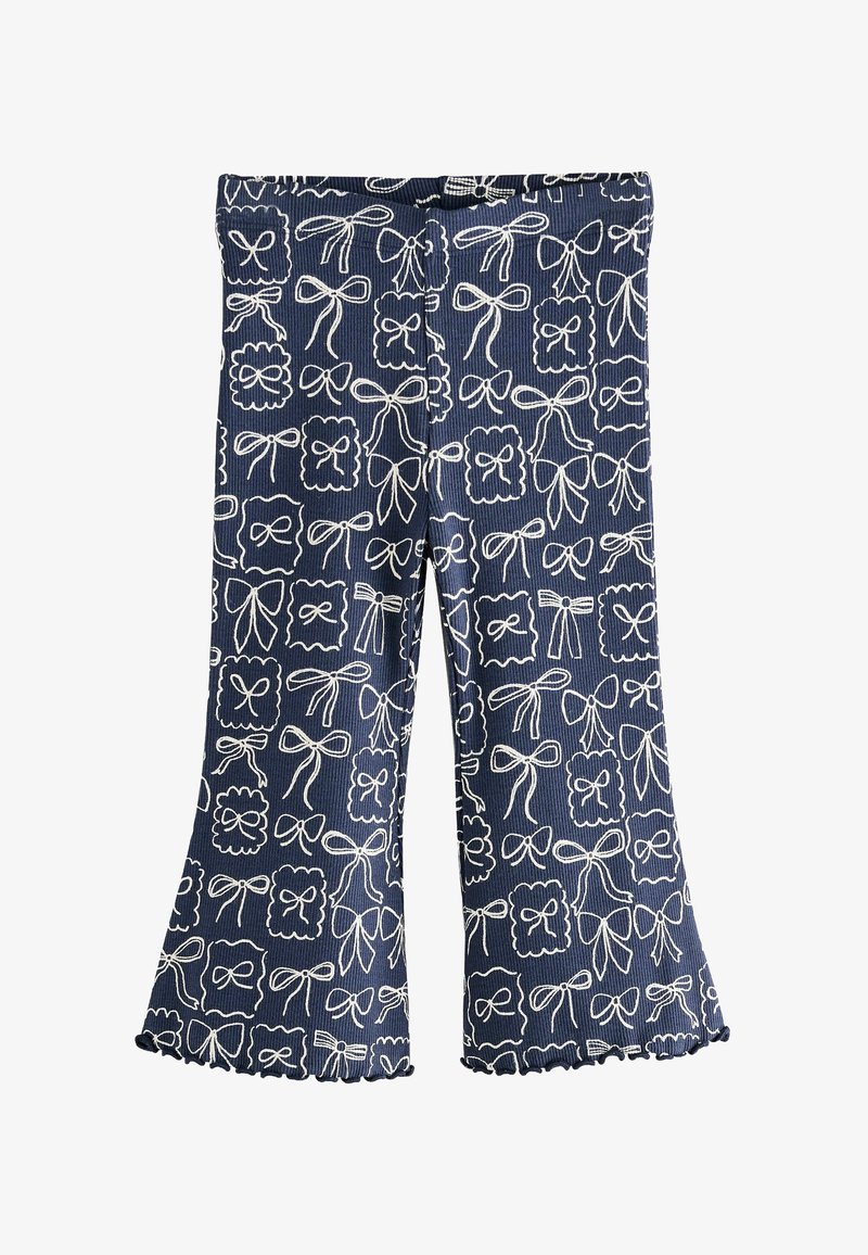Leggings a campana blu navy con trama a coste, caratterizzati da un motivo a fiocchi bianchi e orli scallop. Vita elastica per il massimo comfort.