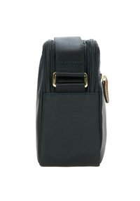 Borsa in nylon nera di forma rettangolare, con chiusura a zip e manico superiore. Presenta finiture in metallo dorato e un piccolo dettaglio in pelle sul lato.