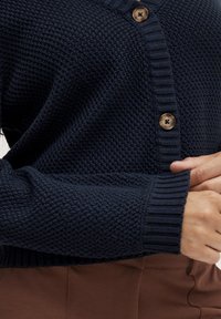 ICHI IHNOELLE - Vesta na kopčanje - total eclipse melange