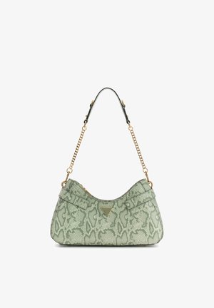 Grüne Handtasche mit Schlangenprint, goldfarbenen Beschlägen, Schulterriemen aus Kettengliedern und zwei Fronttaschen. Glatte Textur mit geschwungener Silhouette.