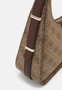 Guess NOREEN TOP ZIP SHOULDER BAG - Rankinė - latte logo/brown