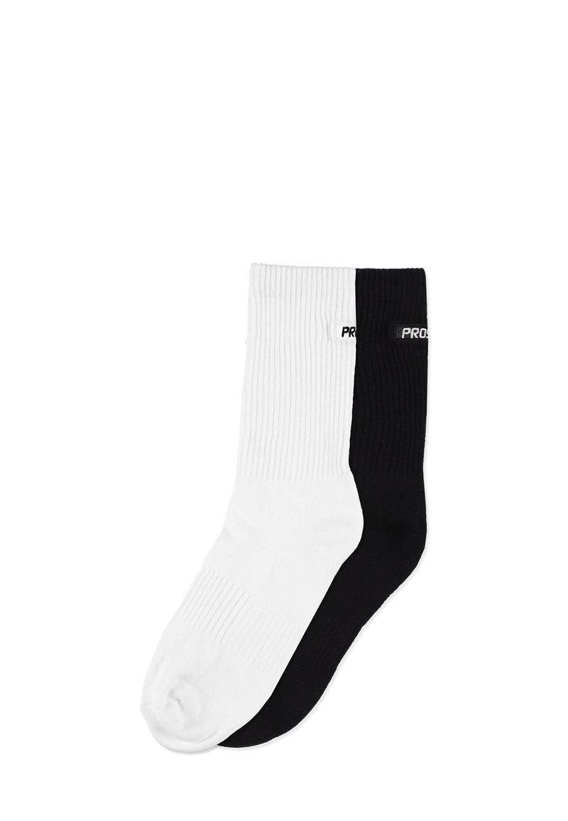 Skarpety z mieszanki bawełny w kolorze białym i czarnym, o prążkowanej fakturze, długości do połowy łydki, z nazwą marki "PROS" na czarnej skarpecie.