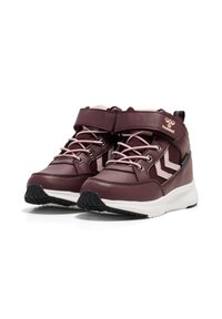 Bordeauxfarbene Mid-Top-Sneaker mit Obermaterial aus Leder, pinken Akzenten, Gummisohle, verstellbarem Riemen und Schnürsenkeln; mit einem Chevron-Muster an der Seite.