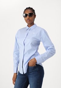 HUGO THE GIRLFRIEND SHIRT - Palaidinė - light blue
