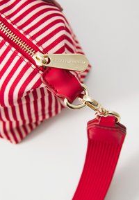 Tommy Hilfiger POPPY SUMMER SMALL TOTE - Handbag - red