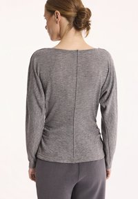 Makalu - Sweter