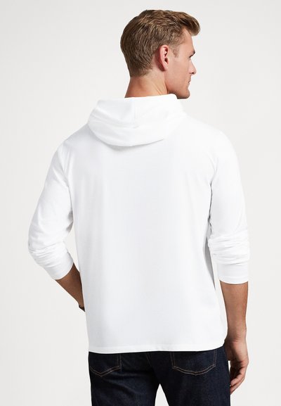 Fehér, hosszú ujjú kapucnis pulóver laza szabással, állítható kapucnival és felhajtott ujjakkal. Sima, könnyű anyag, minimalista dizájn.