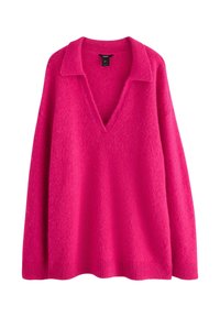 Lyserød oversized sweater med V-udskæring og krave, lavet af fluffy, struktureret materiale. Har ribstrikkede manchetter og kant for en afslappet pasform.