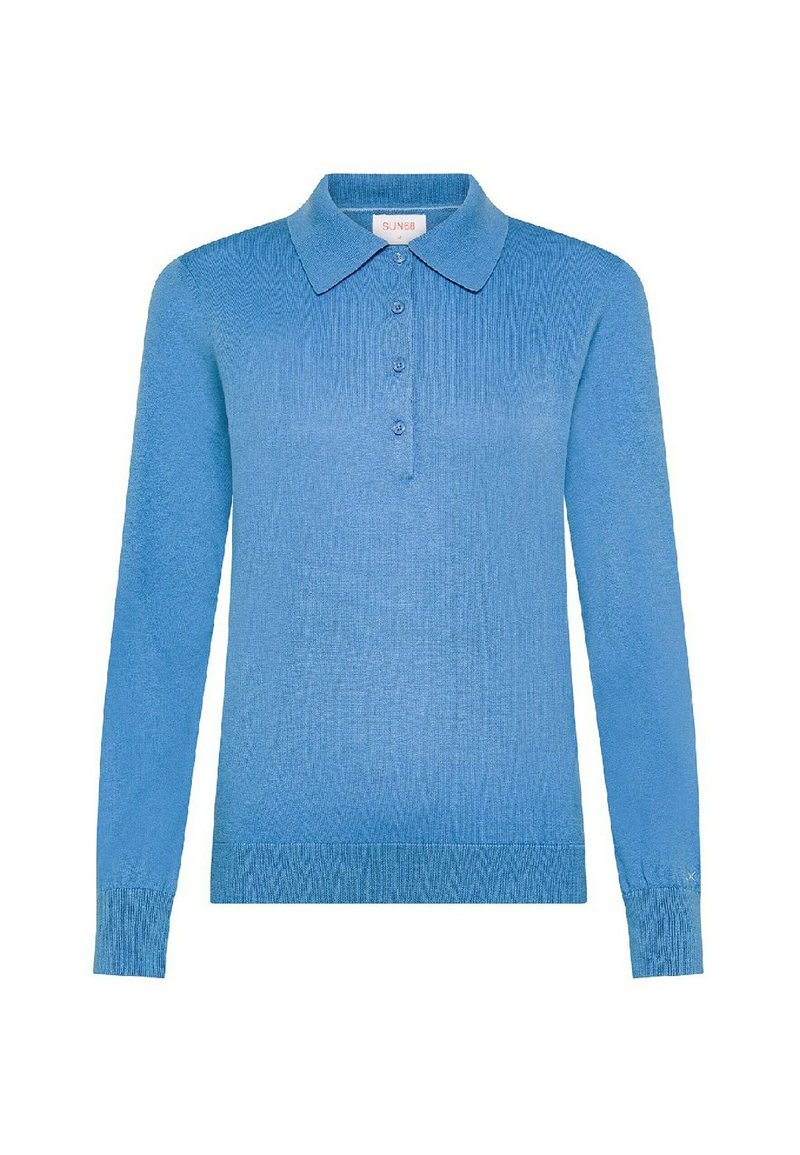 Polo shirt a maniche lunghe, di colore azzurro chiaro, con una texture a coste, dotato di colletto, patta con tre bottoni e polsini aderenti.